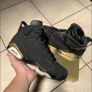 Air Jordan Retro 6 Defining Moments Size 9.5M